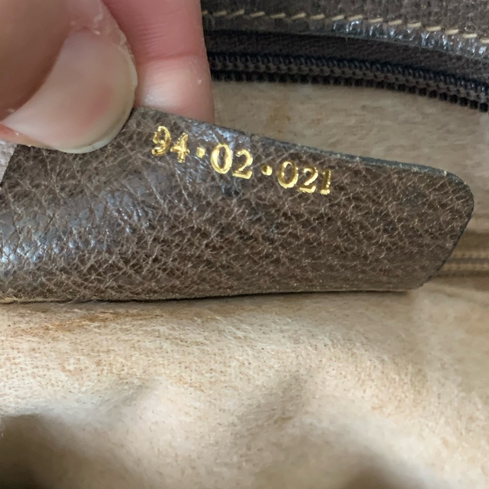 (25) GUCCI 80s Shoulder Bag - Picture 4 of 13